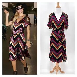 Alice + Olivia Chevron Patterned V-Neck Dress